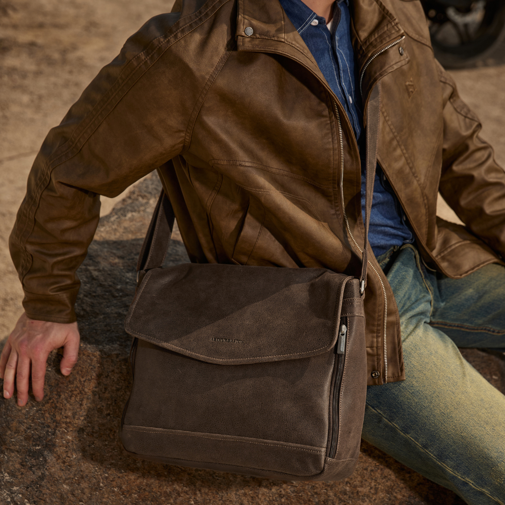 Owen Large Leather Messenger Bag
