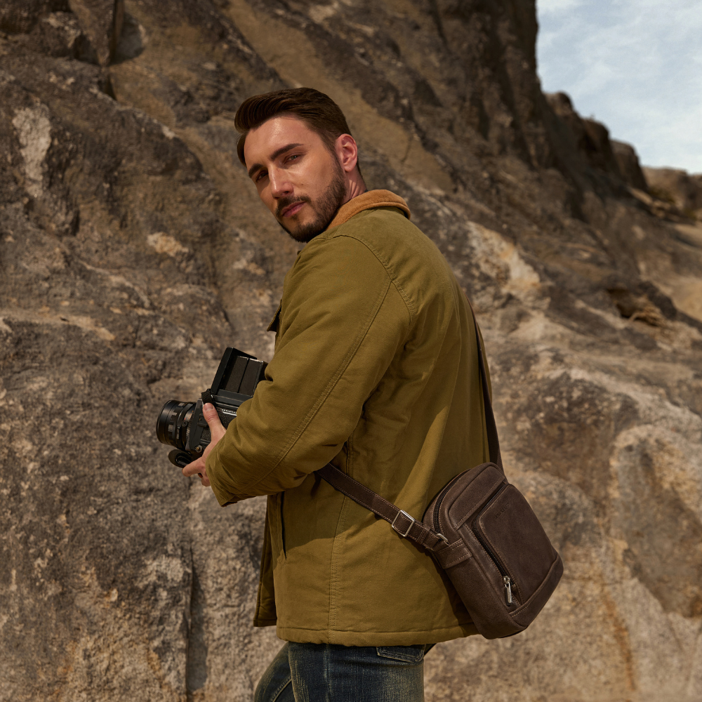 Cristiano destroyed leather crossbody bag