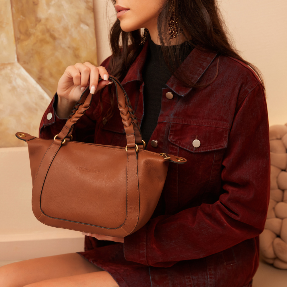 Julietta M handbag in cowhide leather