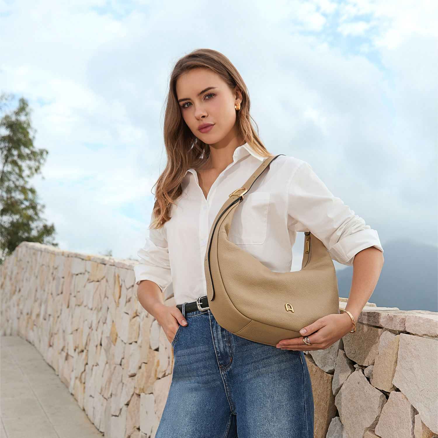 Camille leather messenger bag